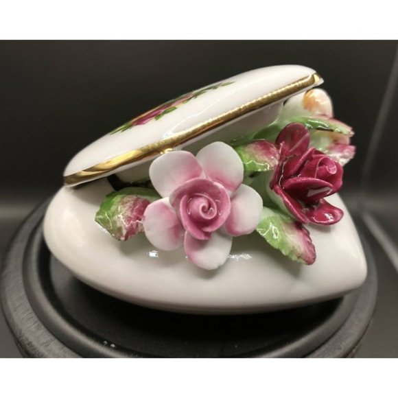 Vintage Royal Albert Old Country Roses Heart Shaped Figurine Flower Arrangement - Picture 2 of 5